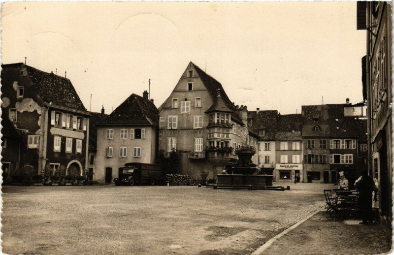 Carte postale ancienne Soultz - La Place