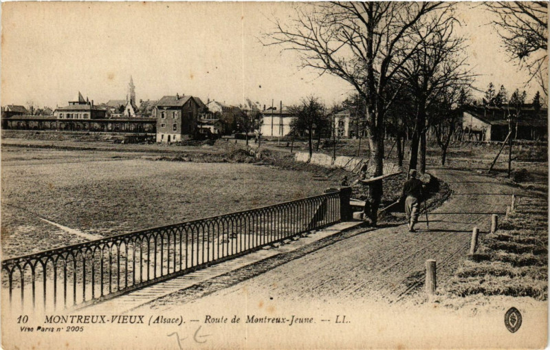 Carte postale ancienne Montreux-Vieux (Alsace) - Route de Montreux-Jeune à Montreux-Vieux