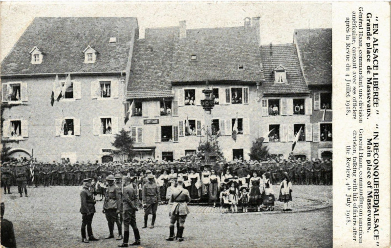 Carte postale ancienne En Alsace Liberée Grande place de Massevaux - General Haan