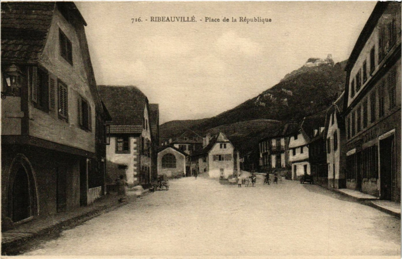 Carte postale ancienne Ribeauville - Place de la Republique à Ribeauvillé