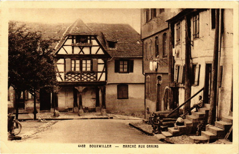 Carte postale ancienne Bouxwiller - Marché aux Grains à Bouxwiller