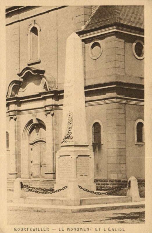 Carte postale ancienne Boutzwiller - Le Monument et L'Eglise à Willer