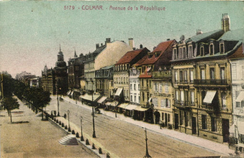 Carte postale ancienne Colmar - Avenue de la Republique à Colmar