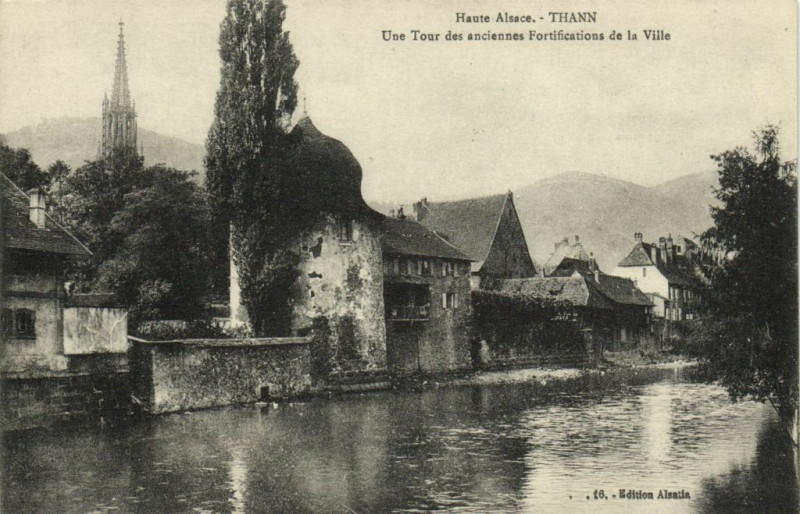 Carte postale ancienne Haute Alsace - Thann - Une Tour des anciennes Portfications à Thann