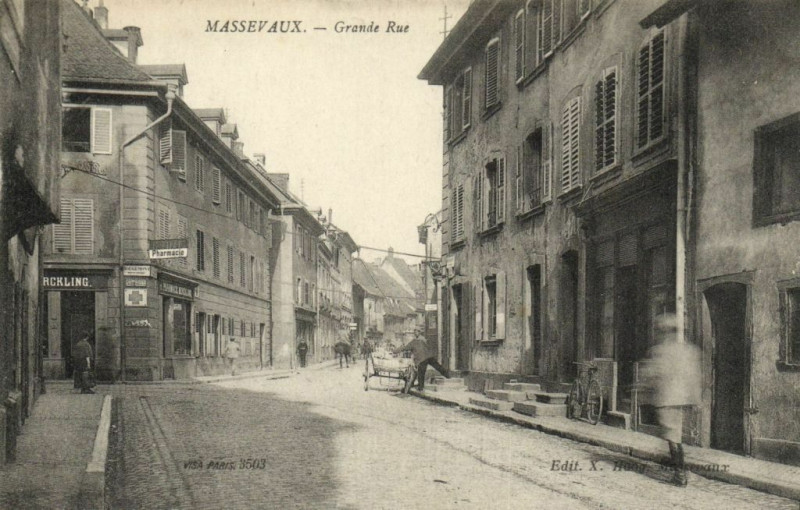 Carte postale ancienne Massevaux - Grande Rue