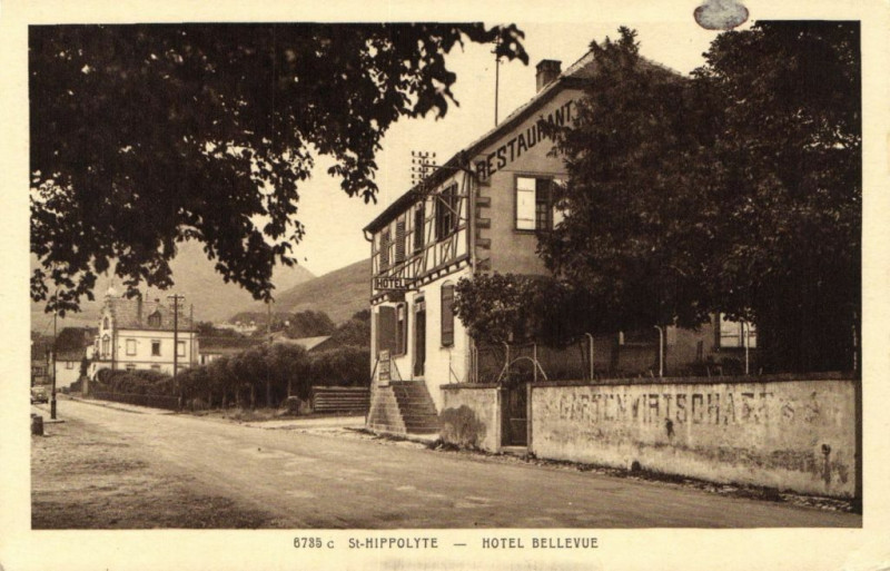 Carte postale ancienne Saint-Hippolyte - Hotel Bellevue à Saint-Hippolyte