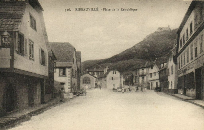 Carte postale ancienne Ribeauville - Place de la Republique à Ribeauvillé