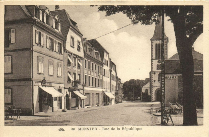 Carte postale ancienne Munster - Rue dela Republique à Munster
