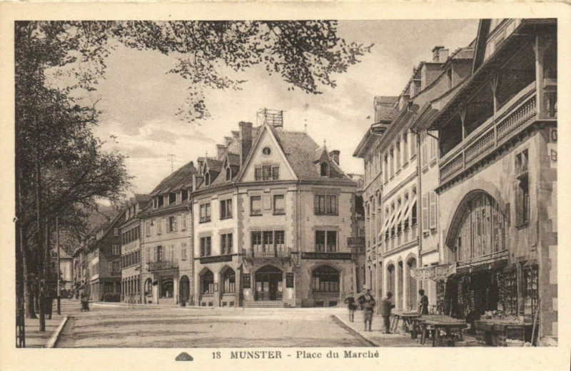 Carte postale ancienne Munster - Place du Marché à Munster