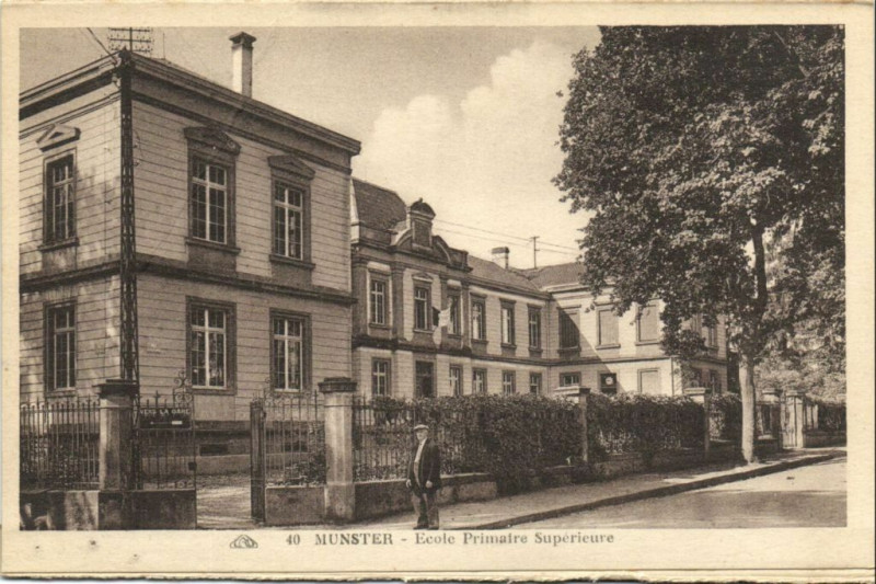 Carte postale ancienne Munster - Ecole Primaire Superieure à Munster