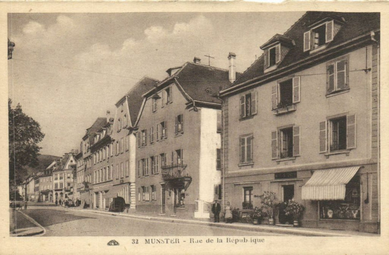 Carte postale ancienne Munster - Rue de la Republique à Munster