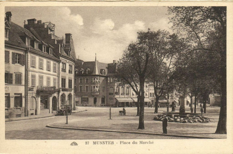 Carte postale ancienne Munster - Place du Marché à Munster