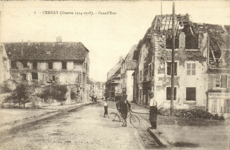 Carte postale ancienne Cernay (Guerre 1914-18) - Grand'Rue à Cernay