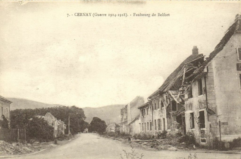 Carte postale ancienne Cernay (Guerre 1914-18) - Faubourg de Belfort à Cernay