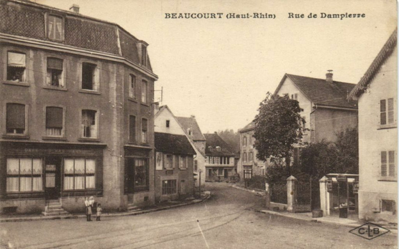 Carte postale ancienne Beaucourt (Haut-Rhin) Rue de Dampierre
