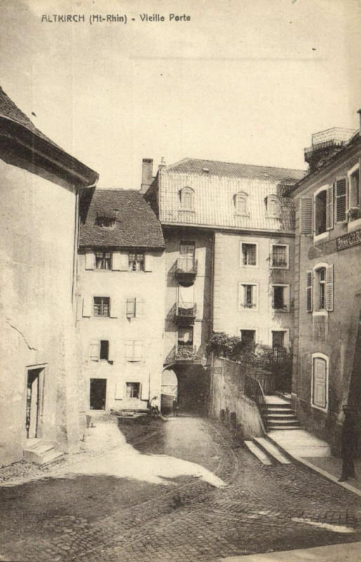 Carte postale ancienne Altkirch Vielle Porte à Altkirch