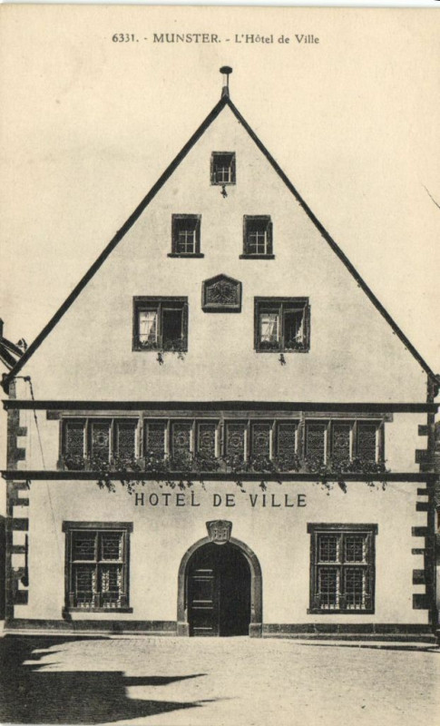 Carte postale ancienne Munster - L' Hotel de Ville à Munster