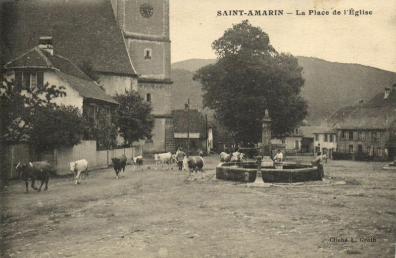Carte postale ancienne Saint-Amarin - La Place de l'Eglise à Saint-Amarin