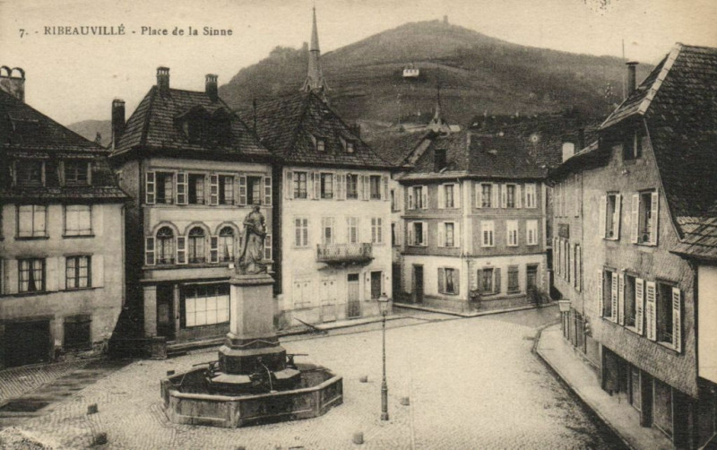 Carte postale ancienne Ribeauville - Place de la Sinne à Ribeauvillé