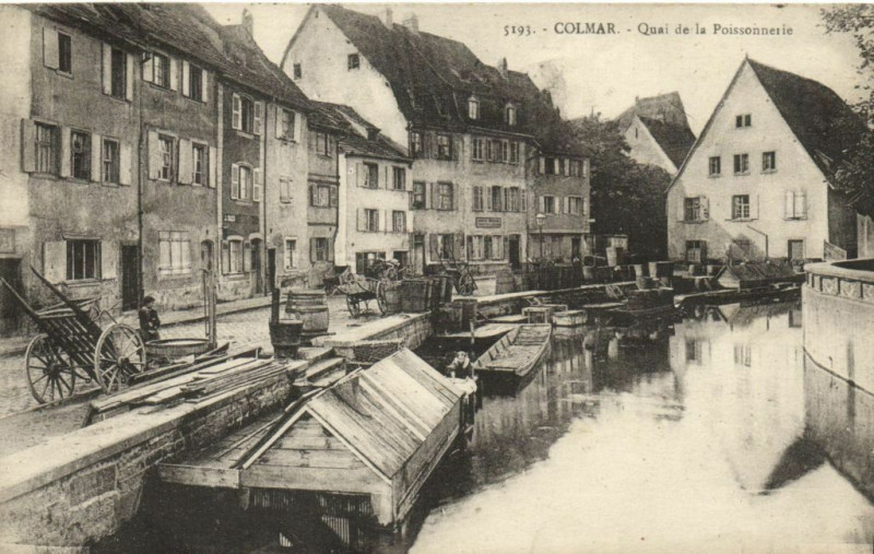 Carte postale ancienne Colmar - Quai de la Poissonnerle à Colmar