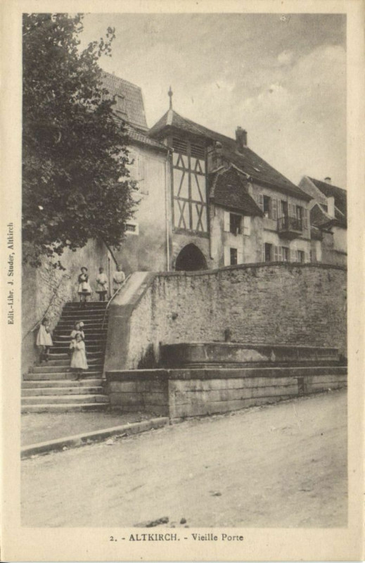 Carte postale ancienne Altkirch - Vielle Porte à Altkirch
