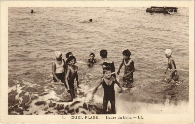 Carte postale ancienne Criel-Plage Heure du bain à Eu