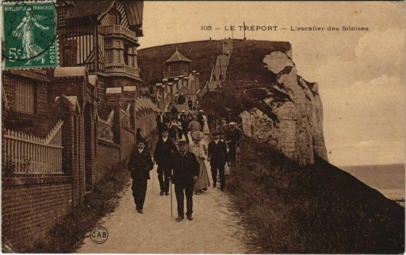 Carte postale ancienne Le Treport L'escallier des Falaises