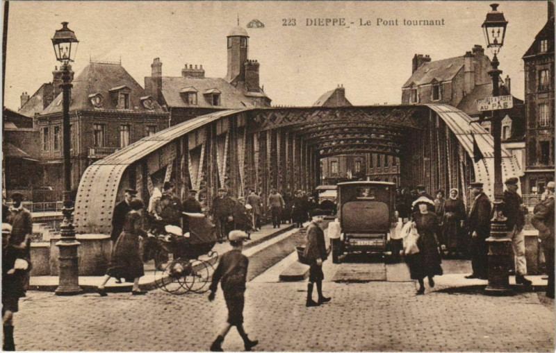 Carte postale ancienne Dieppe Le Pont Tournant à Dieppe