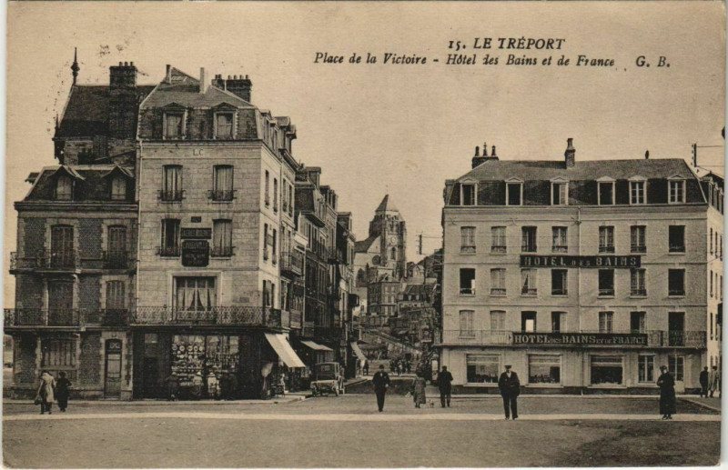 Carte postale ancienne Le Treport Place de la Victoire