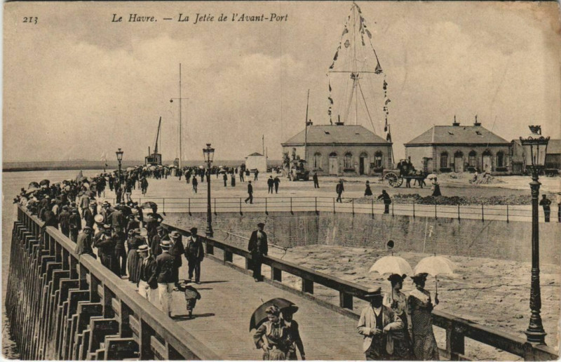 Carte postale ancienne La Havre La Jetée de I'Avant-Port