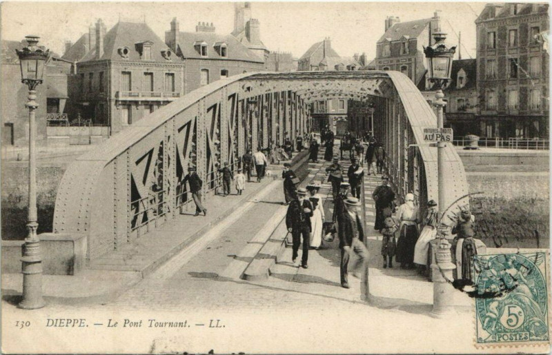 Carte postale ancienne Dieppe Le Pont Tournant à Dieppe