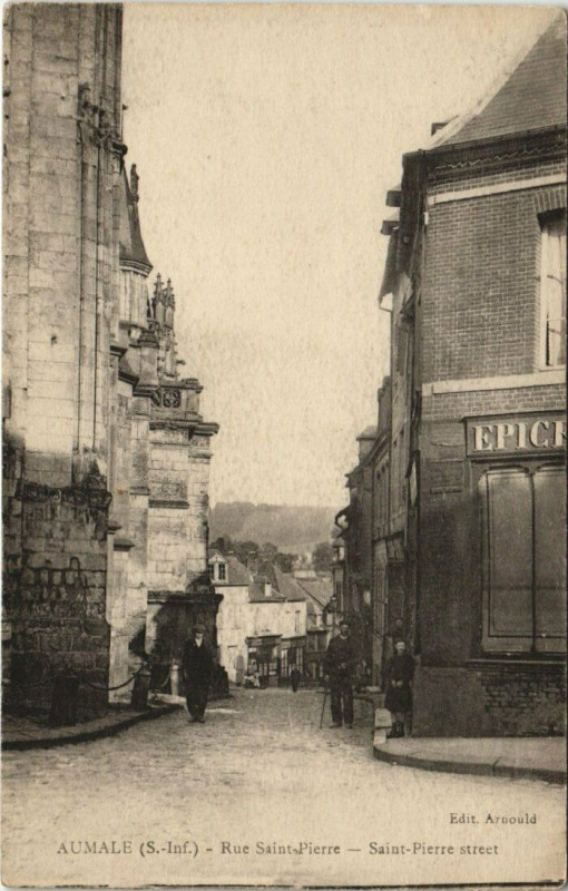 Carte postale ancienne Aumale Rue Saint-Pierre à Aumale