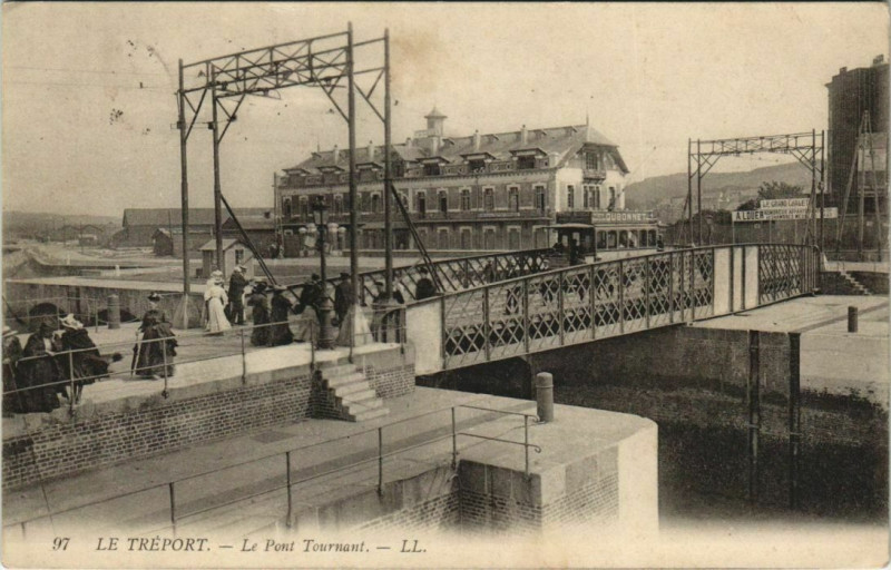Carte postale ancienne Le Treport Le Pont Tournant