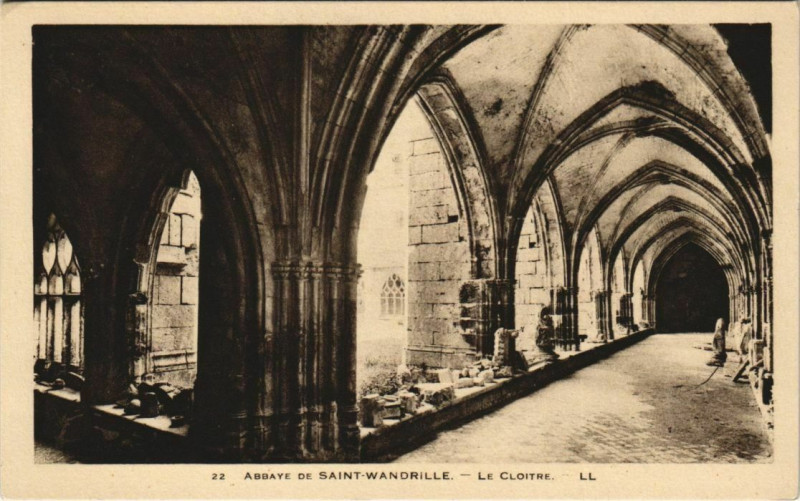 Carte postale ancienne Abbaye de Saint-Wandrille - Le Cloitre