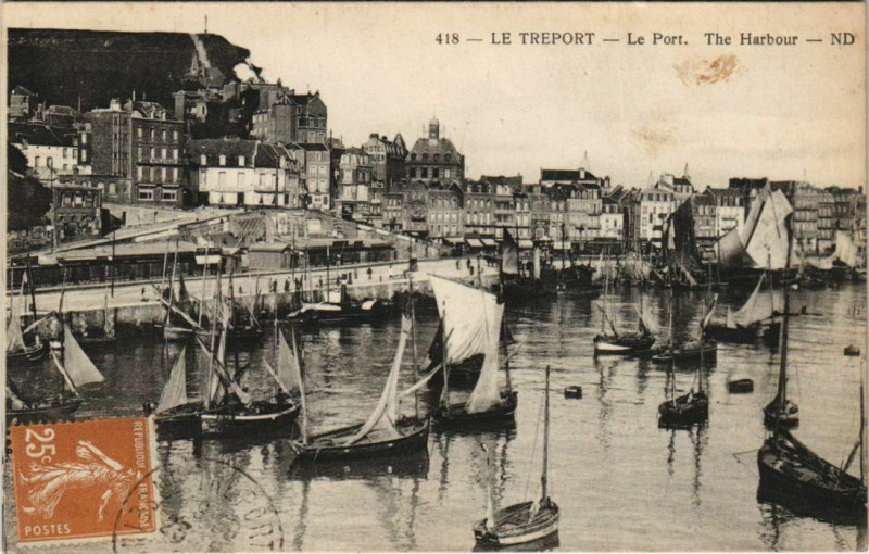 Carte postale ancienne Le Treport Le Port The Harbour