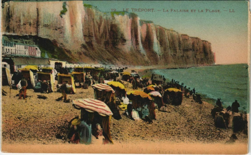 Carte postale ancienne Le Treport La Falaise Et La Plage