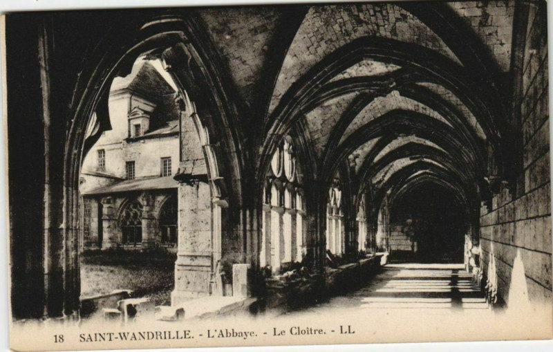 Carte postale ancienne Saint-Wandrille - L'Abbaye Le Cloitre