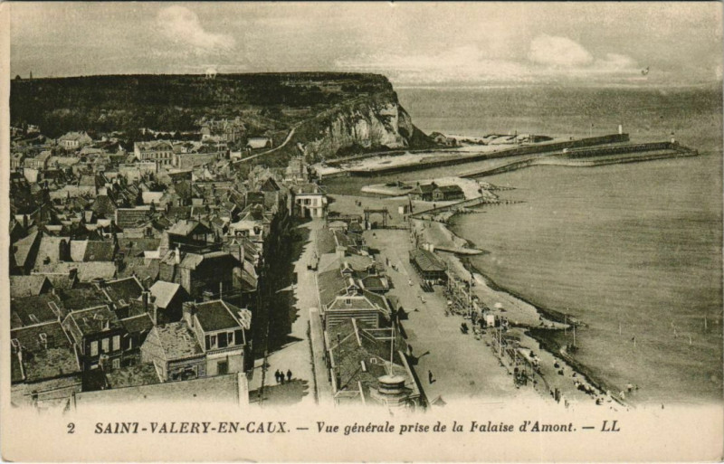 Carte postale ancienne Saint-Valerie-en-Caux - Vue générale prise de la Falaise d'Amont