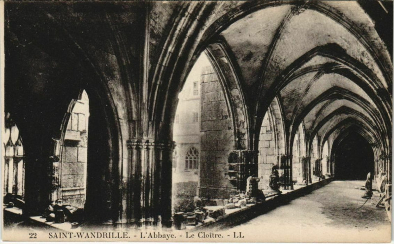 Carte postale ancienne Saint-Wandrille - L'Abbaye Le Cloitre