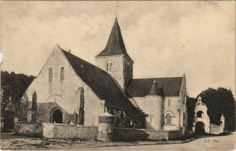 Carte postale ancienne Saint-Wandrille - L'Eglise Saint-Michel