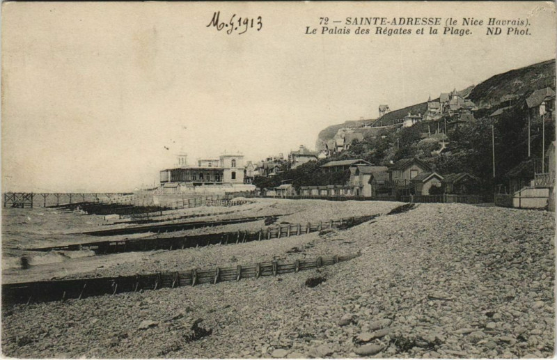 Carte postale ancienne Sainte-Adresse (le Nice-Havrais) Le Palais des Regates et la Plage à Sainte-Adresse