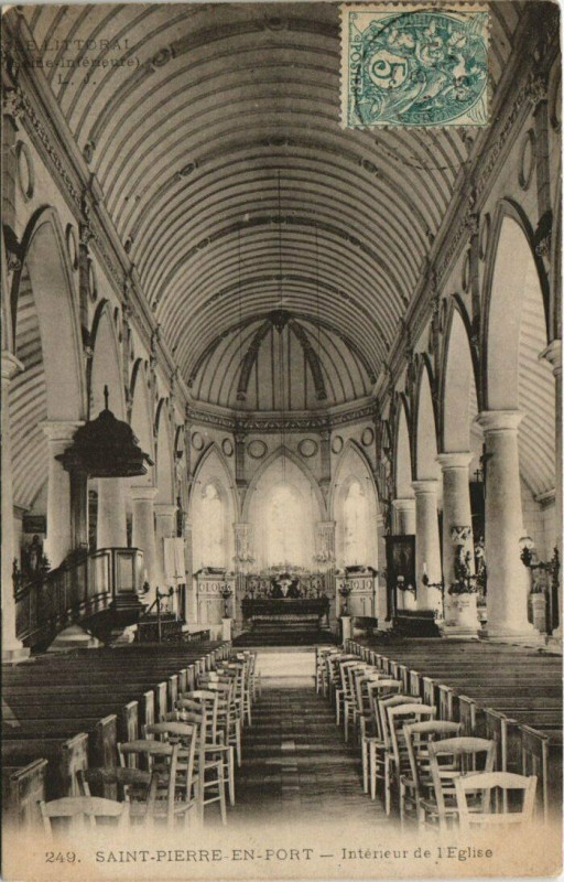Carte postale ancienne Saint-Pierre-en-Port - Interieur d'Eglise à Saint-Pierre-en-Port