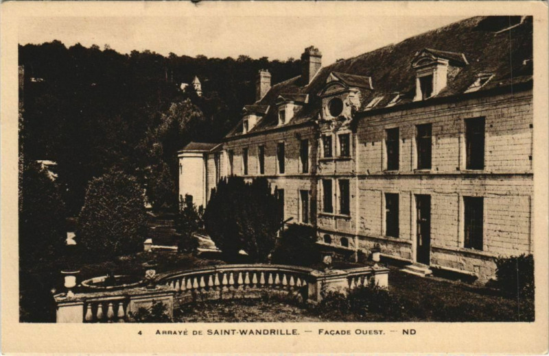 Carte postale ancienne Abbaye de Saint-Wandrille - Facade Ouest