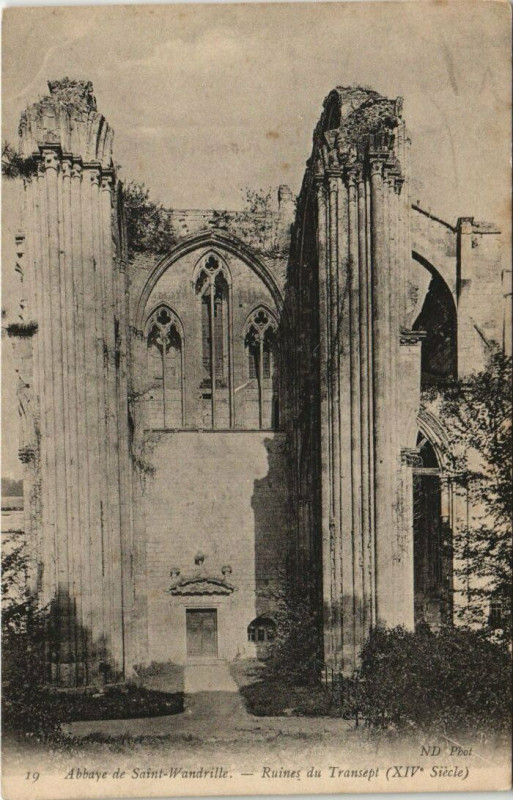 Carte postale ancienne Abbaye de Saint-Wandrille - Ruines de Transept (Xiv siecle)