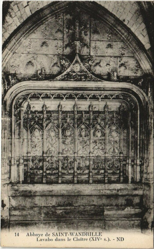 Carte postale ancienne Abbaye de Saint-Wandrille - Lavabo dans le Cloitre (Xiv s.)