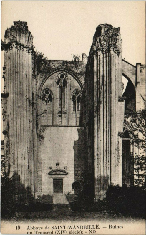 Carte postale ancienne Abbaye de Saint-Wandrille - Ruines du Transept (Xiv s.)