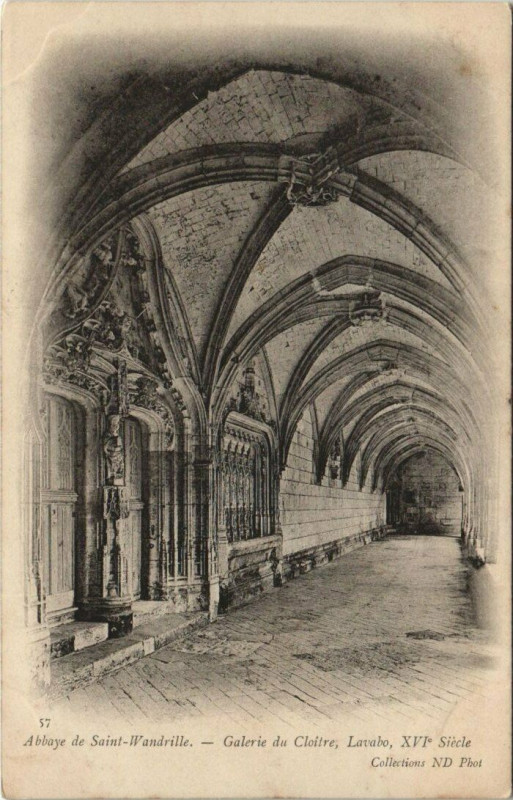 Carte postale ancienne Abbaye de Saint-Wandrille - Galerie du Cloitre