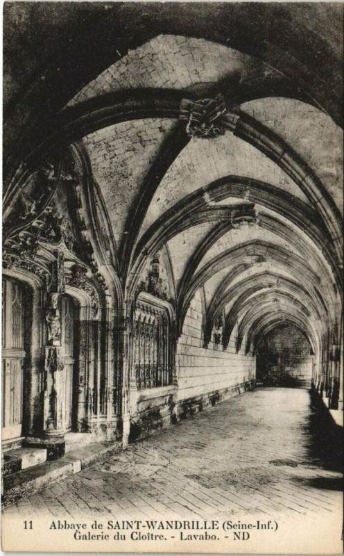 Carte postale ancienne Abbaye de Saint-Wandrille - Galerie du Cloitre
