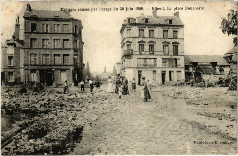 Carte postale ancienne Catastrophe - Elbeuf - Ravages causes par l'Orage 1908 à Elbeuf