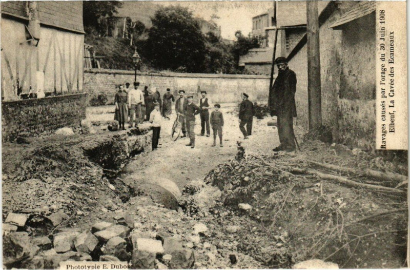 Carte postale ancienne Catastrophe - Elbeuf - Ravages causes par l'Orage 1908 à Elbeuf